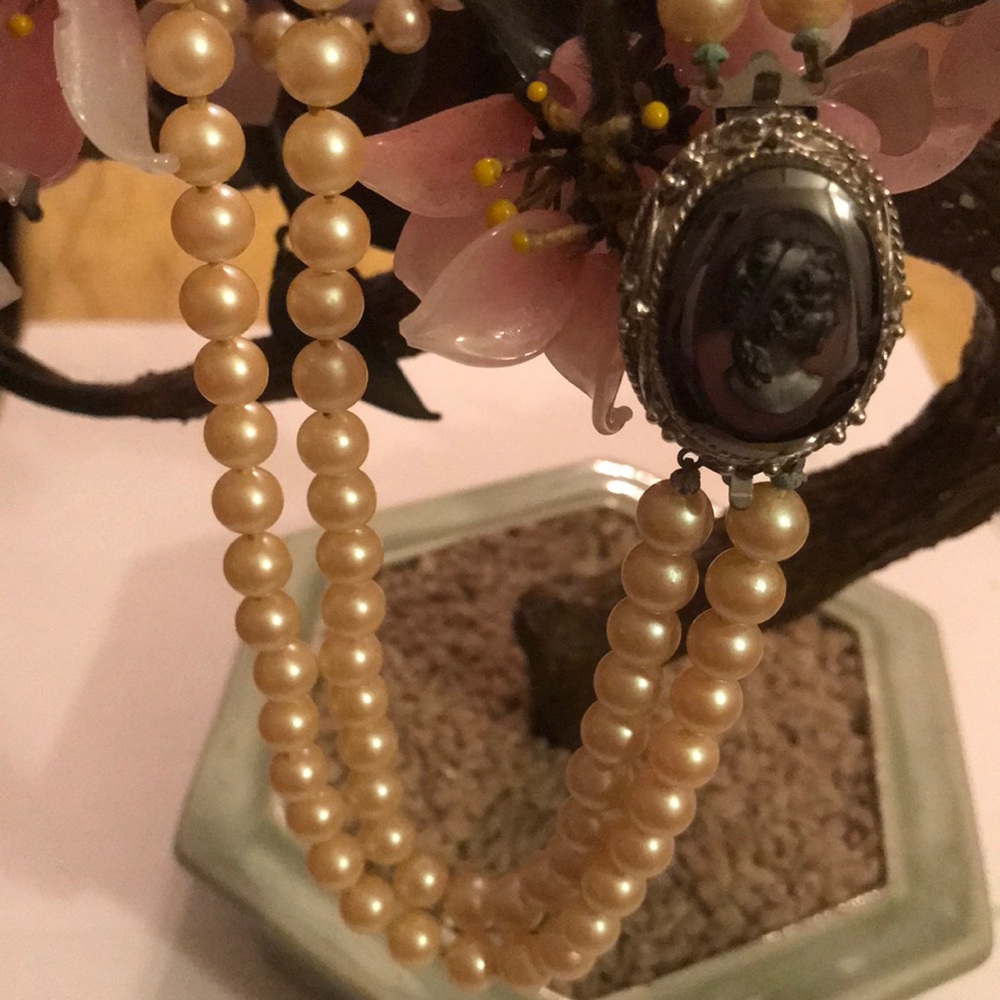 Vintage hematite cameo pearl necklace